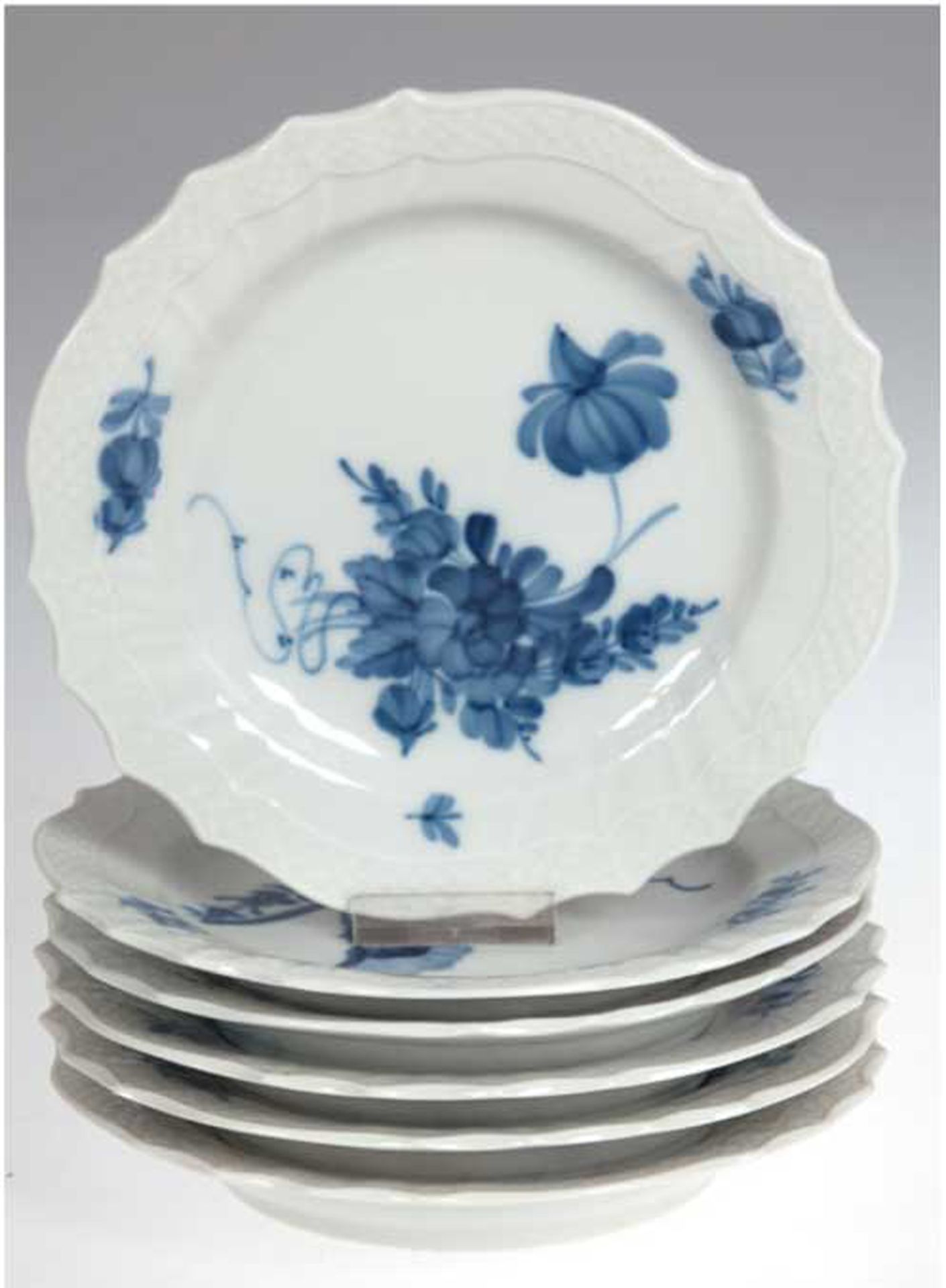 6 Kuchenteller, Royal Copenhagen, Blaue Blume, geschweifter Rand, 2. Wahl, Dm. 17 cm