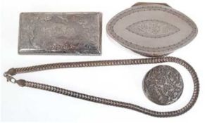 Konvolut, 4-teilig, 830/900/925er Silber, 19./20. Jh., dabei 3 kl. Dosen, rund H. 1,5 cm, Dm. 3,7 c
