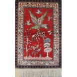 Kayseri, Anatolien, Seide auf Seide, rotgrundig mit Landschaftsmotiv, Vögeln und Person, 61x40 cm