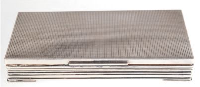 Deckeldose, quaderförmig, 830er Silber, innen mit Holz ausgekleidet, Seiten horizontal gerillt, Dec