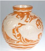 Art-Deco-Vase, Keramik, bauchige Form, mit umlaufendem Fischdekor auf braunem Grund, glasiert, sign