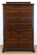 Biedermeier-Chiffoniere, Mahagoni furniert, 2-teiliger, 7-schübiger Korpus, 2 Schlüsselschilder feh