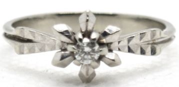 Ring, 585er WG, besetzt mit 1 Brillant von ca. 0,04 ct. in sternförmiger Fassung, RG 53,5, ges. 2,9