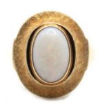 Opal-Ring, 585er G, ovaler mattierter Ringkopf besetzt mit prächtigem Multicolor-Vollopal-Cabochon,