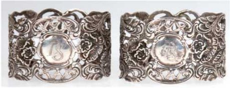 Paar Serviettenringe, 835er Silber, punziert, 59 g, durchbrochenes Rosenmuster, frontseitig Monogra