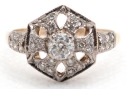 Ring im Art-Deco-Stil, 750er GG/WG, 3,5 g, Brillanten, Mittelstein 0,37 ct., Gesamt 0,87 ct., RG 57