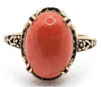 Ring, 585er GG, 4,4 g, Korallencabochon 1,4 x 1,0 cm, RG 56, Innendurchmesser 18,1 mm