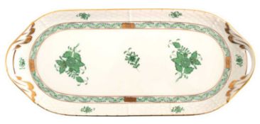 Herend-Kuchenplatte, Apponyi, grün, Goldstaffage, langovale Form mit beidseitigen Handhaben, Korbre
