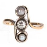 Art-Deco-Ring, 585er GG, punziert, besetzt mit Brillant von ca. 0,25 ct und 2 Perlen, RG 56,5, im E