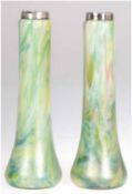 2 Jugendstil -Vasen,  in Pastelltönen lüstrierendes Glas, Rand mit Silbermontierung (gedellt), H. 2