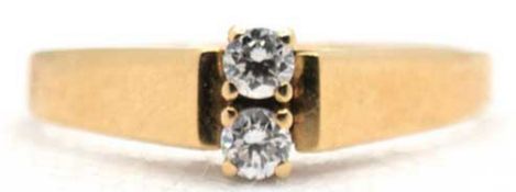 Ring 585er GG, besetzt mit 2 Brillanten von zus. ca. 0,22 ct., RG 63, ges. 3,37 g