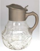 Kalte Ente, um 1920, farbloses geschliffenes Glas mit Metallmontierung, Kühleinsatz aus Glas mit Me