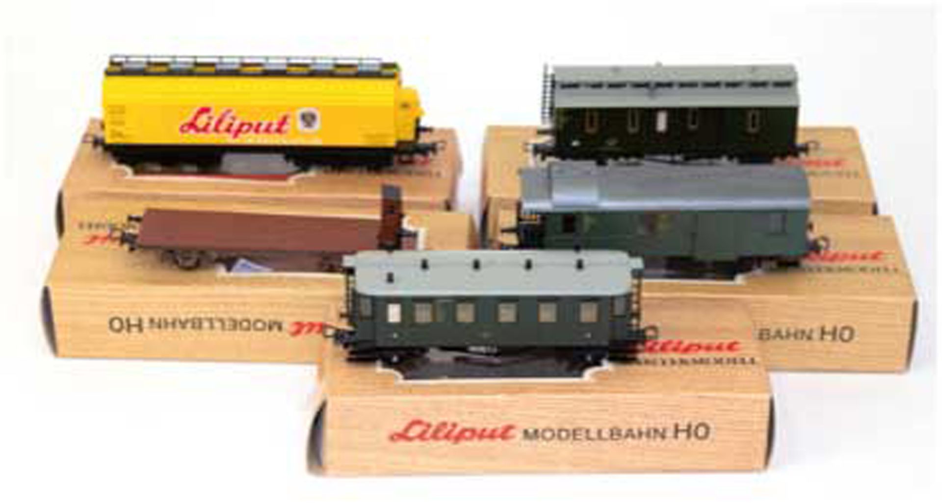 Konvolut Modellbahn Liliput, 5 versch. Waggons dabei 27200, 27100, 27300, 20600 und 23911, Spur HO,