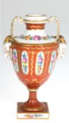 Kleine Pokal-Vase, Dresden, handbemalt, polychromer Floraldekor und Goldstaffage auf braunem Grund,