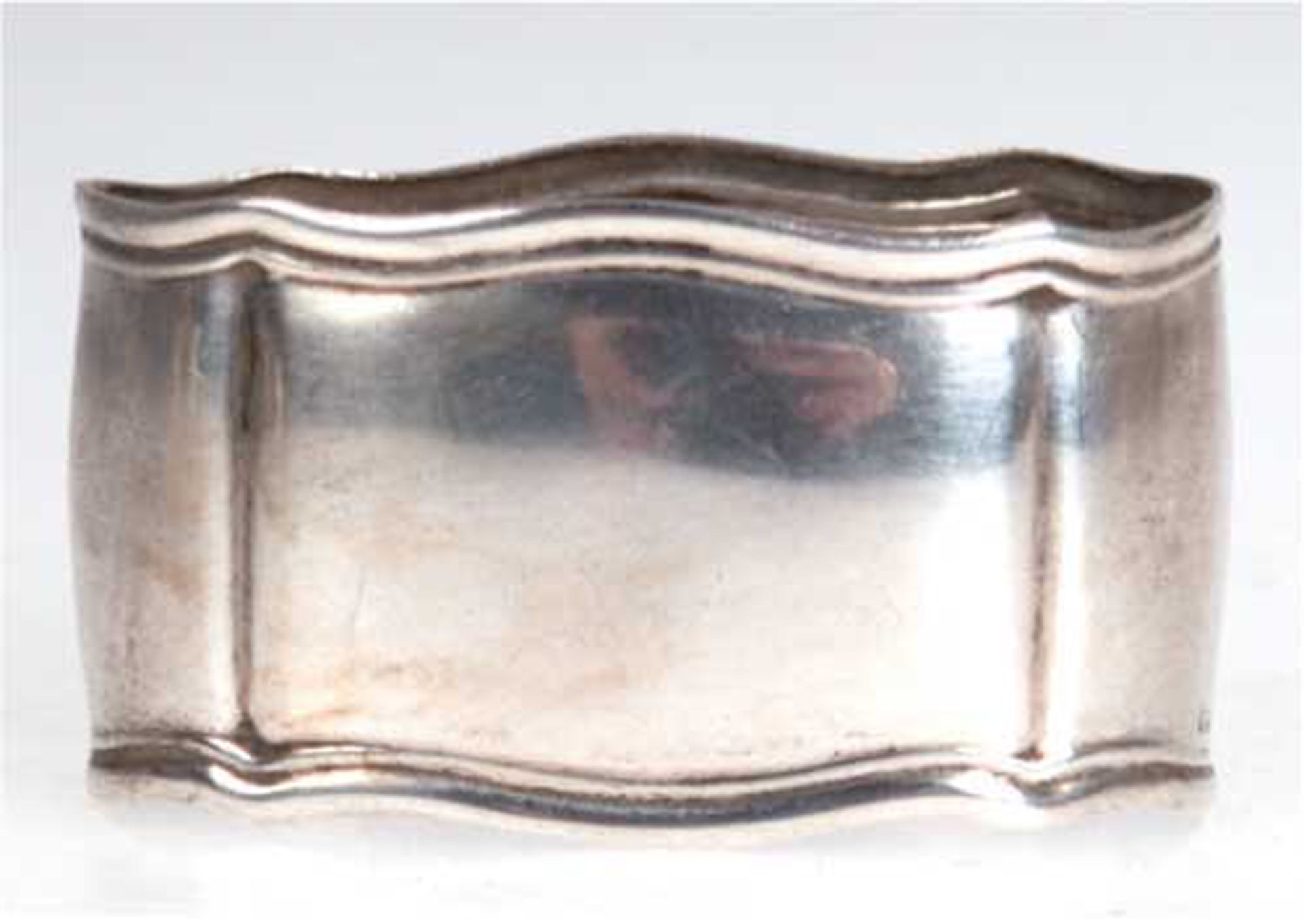 Serviettenring, 835er Silber, punziert, ovale Form mit geschweiftem Profilrand, 2,8x5x2,5 cm