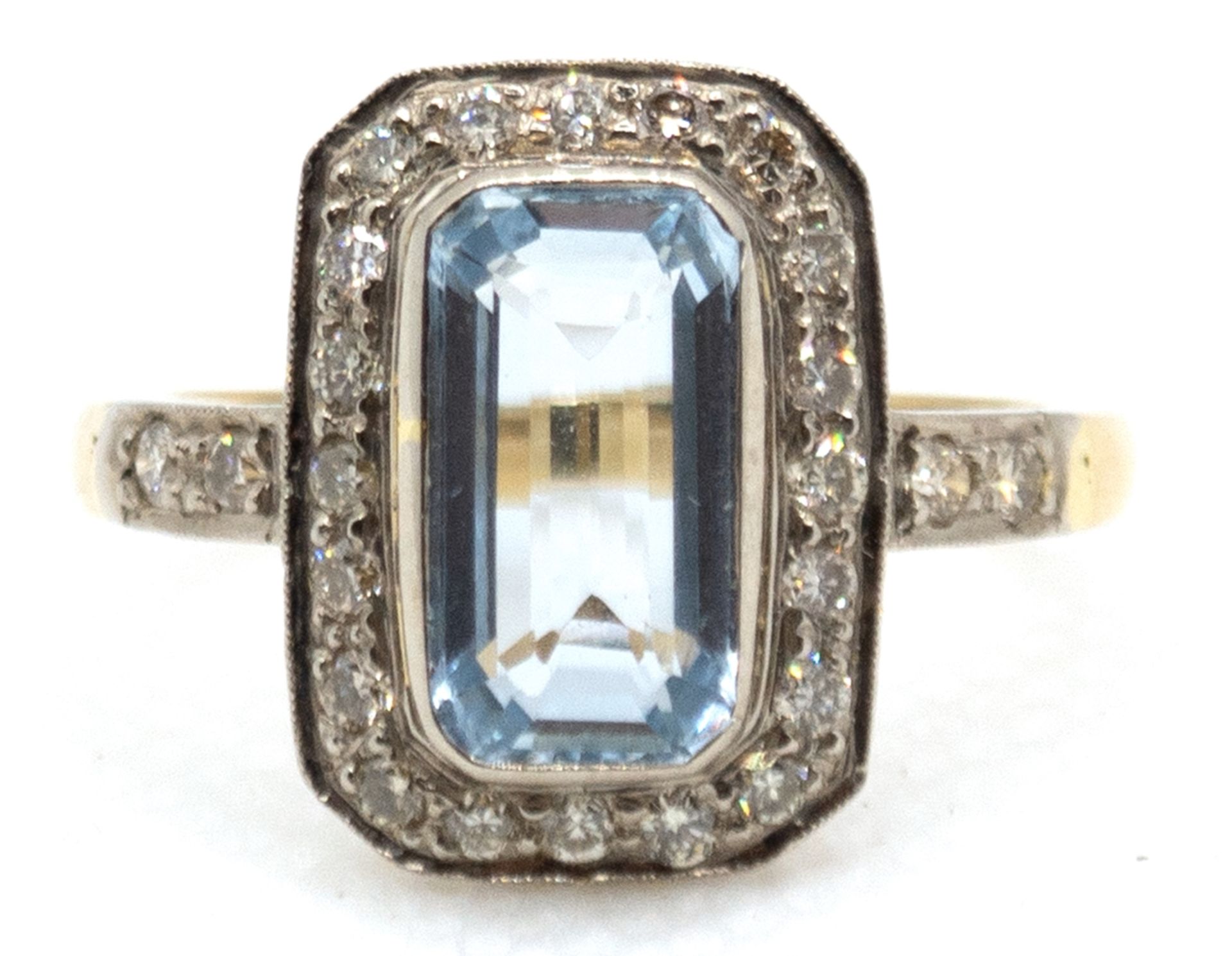 Ring, GG 750, 5,3 g, Aquamarin mit schöner Farbe 2,11 ct., Brillanten 0,45 ct., Größe des Ringkopfe