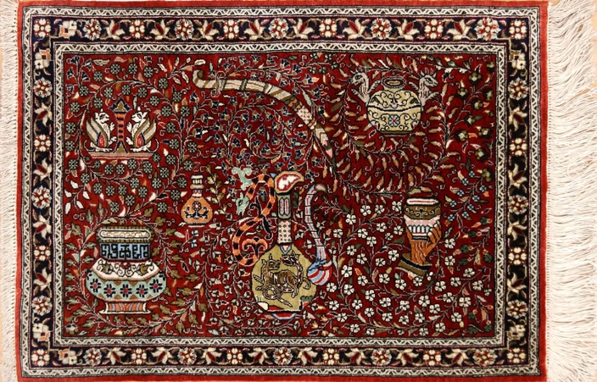 Ghom mit Seide, rotgrundig mit Floral-, Vasenmuster und Schwert, 77x55 cm