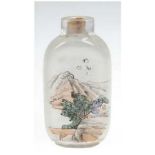 Snuff-Bottle, farbloses Glas, von innen bemalt mit Landschaftsdarstellung auf milchig weißem Grund,