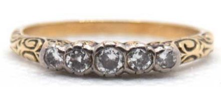 Jugendstil-Diamant-Ring, GG, besetzt mit 5 Diamanten in Reihe, fein dekorierter Ringkopf, RG 55