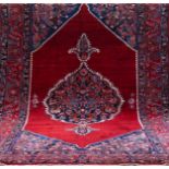 Farahan, rotgrundig mit floralem Muster und Zentralmedaillon, 305x210 cm