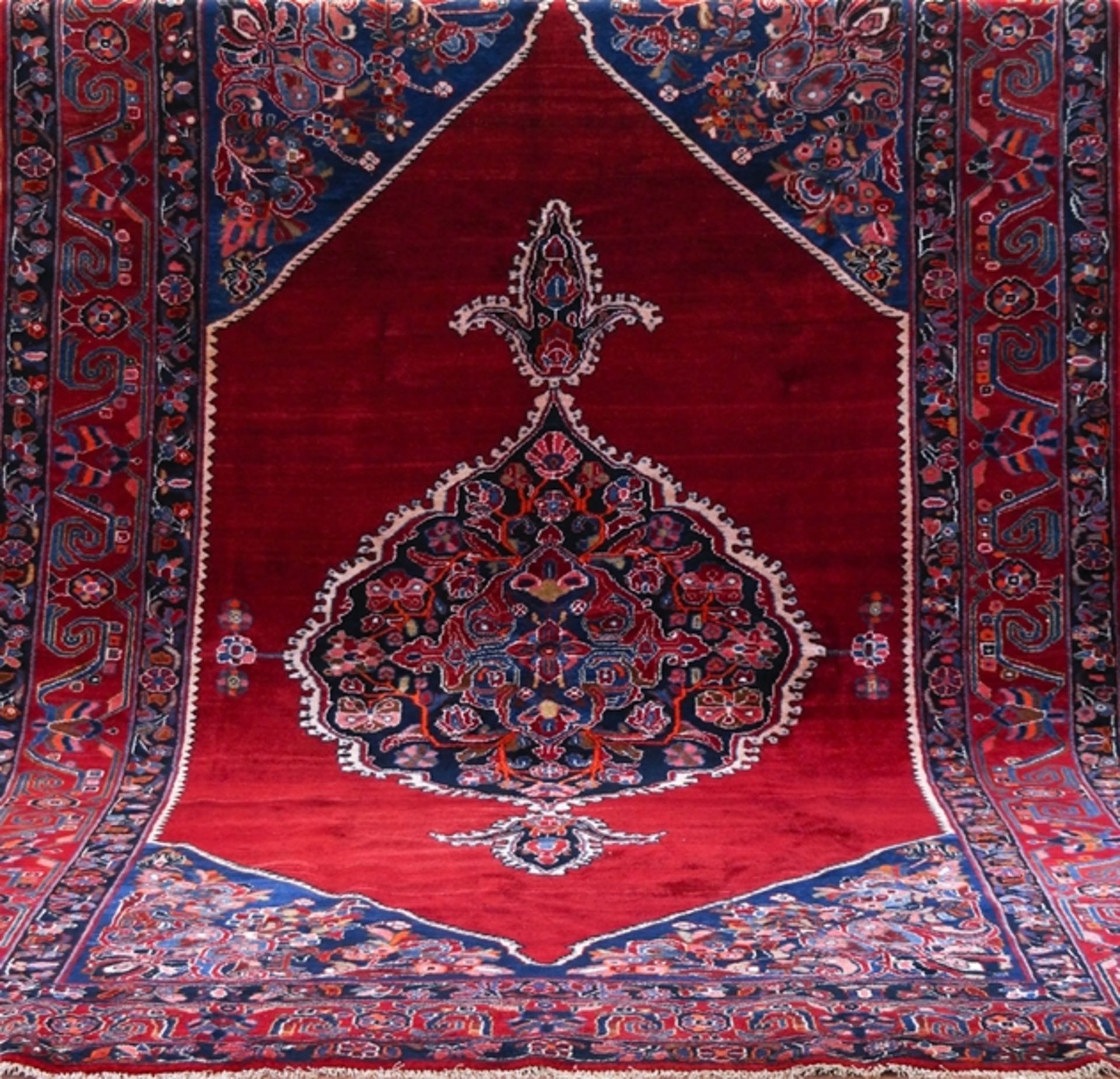 Farahan, rotgrundig mit floralem Muster und Zentralmedaillon, 305x210 cm