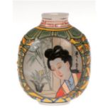 Snuff-Bottle, Milchglas, polychrome figürliche und ornamentale Emailmalerei, rücks. asiatische Schr