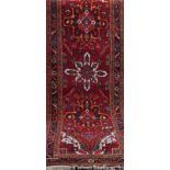Heris-Läufer, Persien, rotgrundig mit ornamentalem Muster, Fransen etwas beschädigt, 104x310 cm