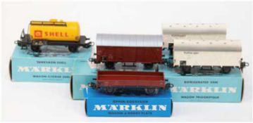 5 Märklin-Güter-Waggons, Spur HO, dabei 2x gedeckter Güterwaggon 4508, 1x gedeckter Güter-Waggon 45