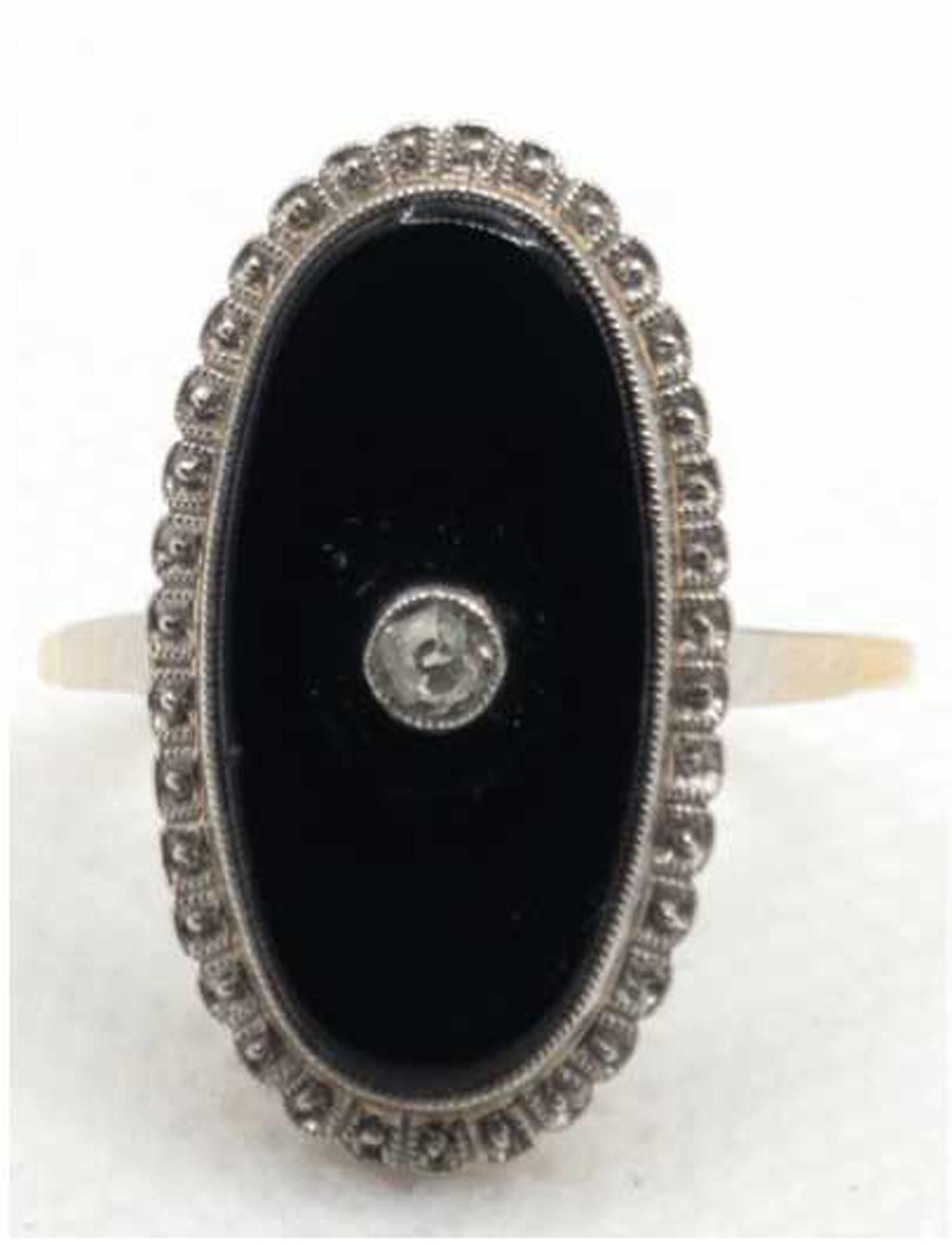 Art-Deco-Ring, 585er GG/WG, ovale gemuldete Onyxplatte, zentral besetzt mit Altschliffdiamant, RG 5