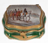 Dose, Sevres 1804-1805, Porzellan mit vergoldeter Messingmontierung, rechteckige, bombierte und 3-s