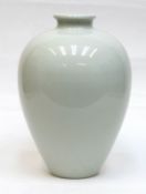 KPM-Bodenvase "Staude", Entwurf Trude Petri, selodanfarben, H. 42,5 cm