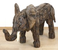 Gartenfigur "Elefant", um 1990, aus Sprockholz zusammengefügt, ca. 59x108x34 cm