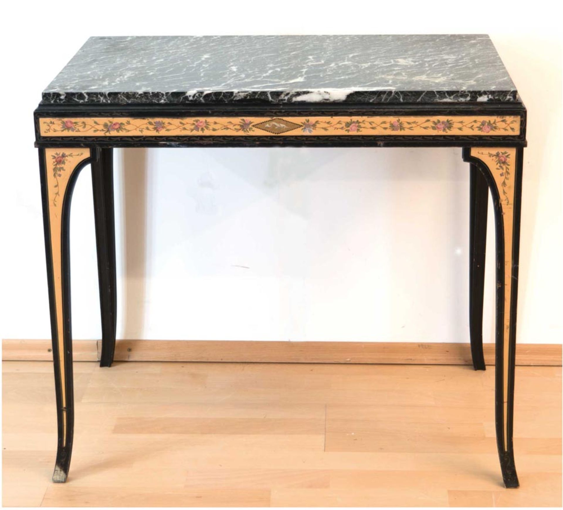 Tisch, Holz, farbig gefaßt und floral bemalt, Marmorplatte, 69x78x49 cm