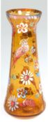 Jugendstil-Hyazinthenglas, bernsteinfarbenes Glas mit polychromer Emaille- und Goldmalerei, Blumen-