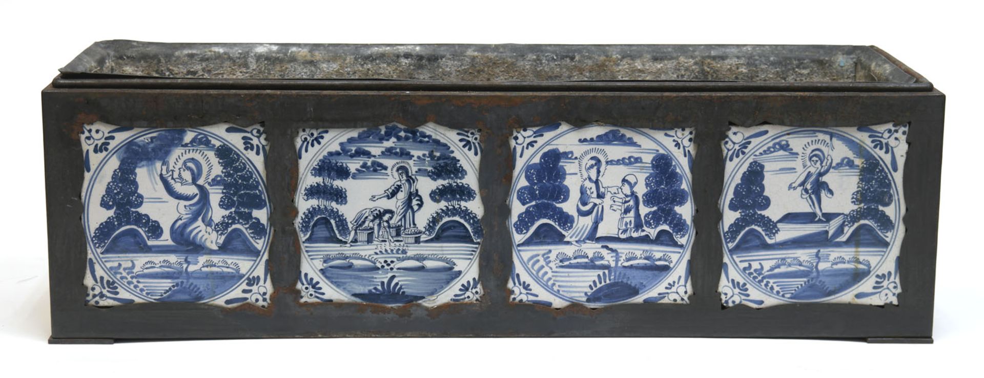 2 Blumenkästen, Eisenrahmen mit 3-seitig 6 eingesetzten Delfter Fliesen mit blauem Figuren- und Lan - Bild 2 aus 2