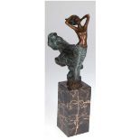 Bronze-Figur "Frau im Wind stehend", Nachguß, braun und grün patiniert, Gießermarke "J.B. Deposee,
