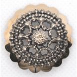 Brosche, GG 585 gepr., 6,5 gr., 1 Brillant ca. 0,25 ct. in Silberfassung, Durchmesser ca. 2,9 cm