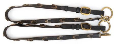 Paar Zaumleinen, Leder mit Hufeisenapplikationen aus Messing, L.  ca. 115 cm