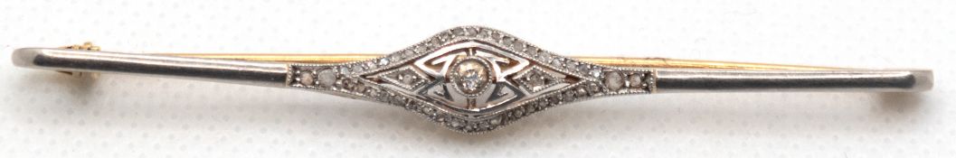 Art Deco-Brosche, 750er GG/WG, geometrisch durchbrochen, besetzt mit 1 Brillant und Diamanten, Sich