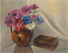 Lesaout, Emile (geb. 1926, französischer Maler) "Stilleben mit Blumenstrauß in Vase und Buch auf de