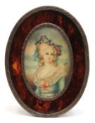 Miniatur "Porträt einer Dame", Frankreich um 1860, feine Malerei auf Bein, sign. Lily, oval, im Bro