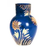 Jugendstil-Vase, Poschinger, blaues Glas mit floraler Goldmalerei, H. 13,5 cm