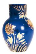 Jugendstil-Vase, Poschinger, blaues Glas mit floraler Goldmalerei, H. 13,5 cm