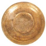 Schale, Messing, gemarkt Kupo Metall, Handarbeit, Hammerschlagdekor, H. 4,5 cm, Dm. 34 cm