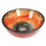 Schale, wohl WMF-Ikora, farbloses Glas mit roten und grauen Einschmelzungen, H. 7 cm, Dm. 18,5 cm