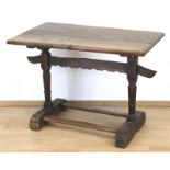 Barock-Tisch, 18. Jh., Eiche massiv, verstrebtes Fußgestell auf Kufen, rechteckige Platte, restauri