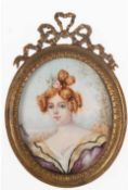 Miniatur "Porträt einer jungen Dame", 19. Jh.,  Öl/Bein, signiert "Dennery", m.l., oval, 5,2x4,2 cm