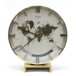 Weltzeituhr "Kienzle chronoquarz", 70er Jahre, Messing, Ziffernblatt mit Darstellung einer Weltkart
