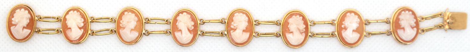 Kamee-Armband, 750er GG, bestehend aus 8 ovalen Muschelkameen mit geschnittenen Damenporträts, Stec