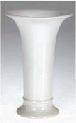 KPM-Vase, weiß, Trompetenform, H. 15,5 cm